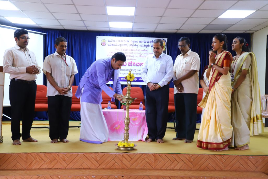 ಭಾರತೀಯ ಜ್ಞಾನ ಪರಂಪರೆಯನ್ನುಉಳಿಸಬೇಕಾಗಿದೆ – ಡಾ. ವಿಶ್ವನಾಥ್ ಹೆಗಡೆ ಸುಂಕಸಾಳವಿವೇಕಾನoದ ಕಾಲೇಜಿನಲ್ಲಿ ಭಾರತೀಯ ಜೀವನ ದರ್ಶನ:ಪ್ರವಚನ ಮಾಲಿಕೆ;